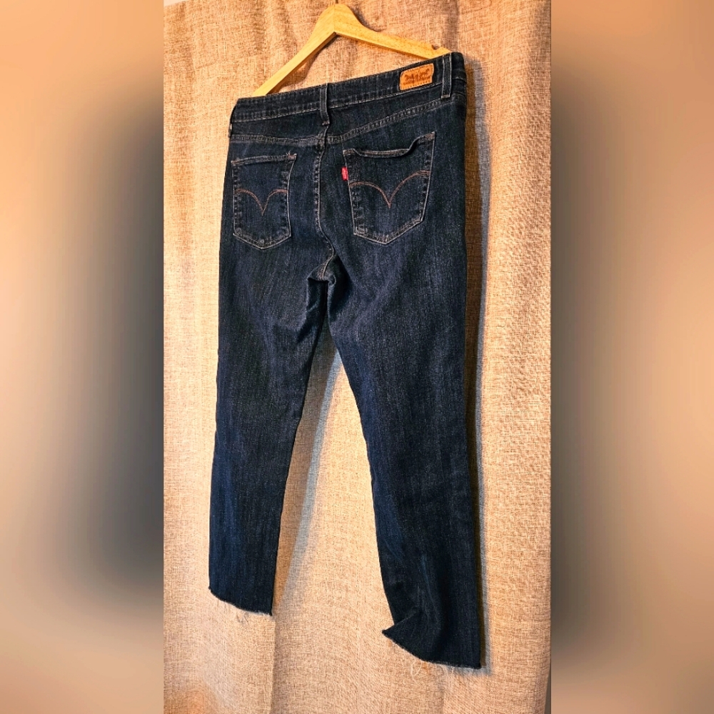 Levi Mid Rise Skinny